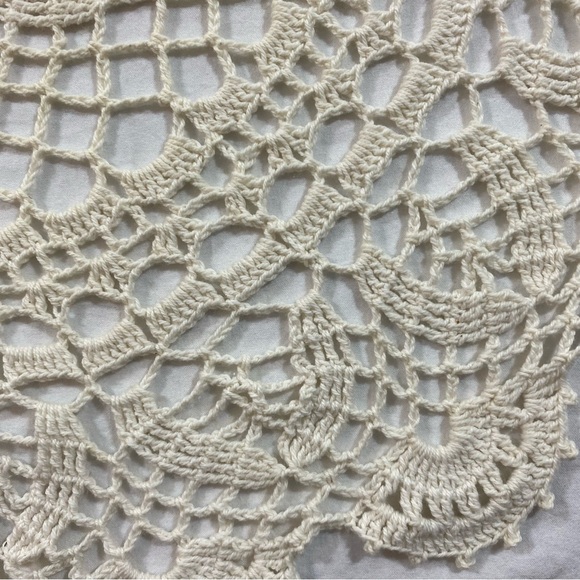 Doily Handmade Boho vintage Crochet Doily Table Cloth Round scalloped Grandma - Picture 4 of 10